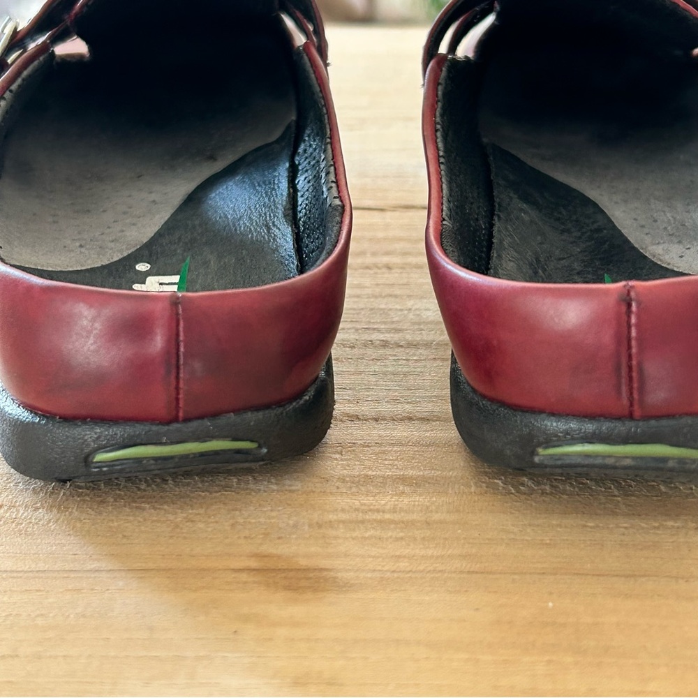 Earth Burgundy Casual Shoes - Picture 6 of 8